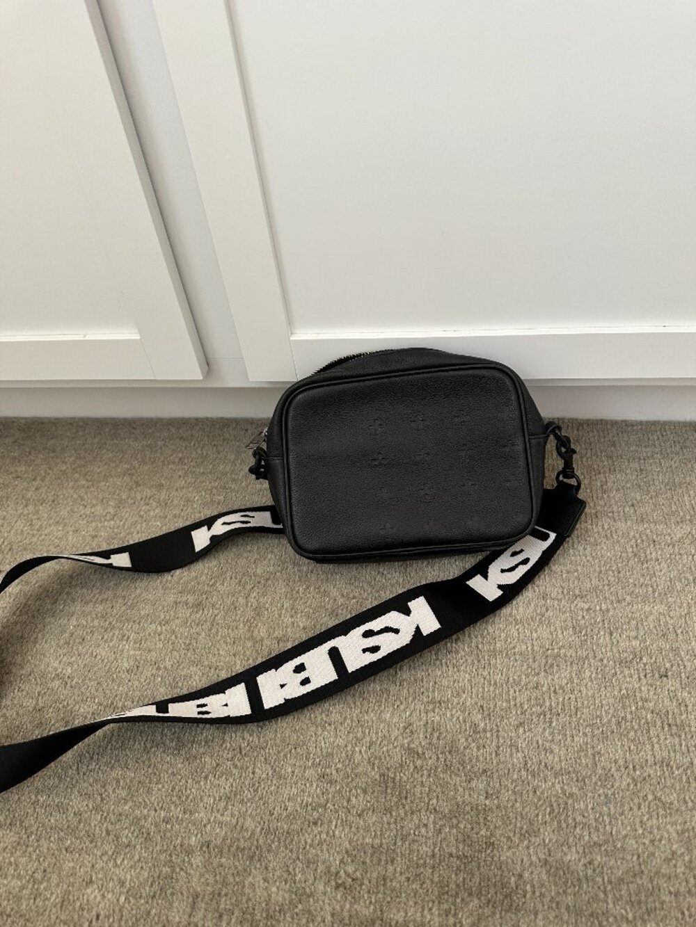 KSUBI Crossbody Camera Bag in Black